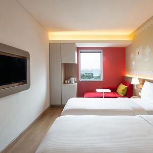 Standard Queen Room Extra Benefits